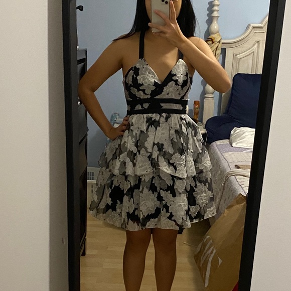 BCBGENERATION Black and White Tiered Dress - Picture 3 of 4